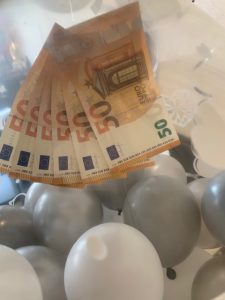 voorzetsel Inhalen tempo Geld in-aan een ballon - B-balloons