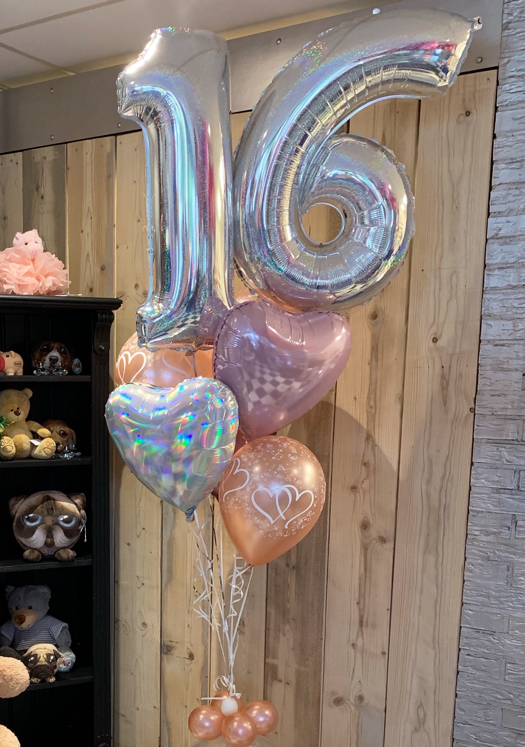 Helium cijfer decoratie combi met folies met mooie rosé gold ballonnen eronder - B-balloons