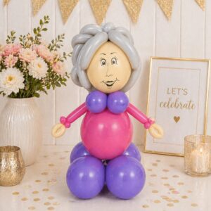 ballonpop Sarah verjaardagscadeau met feestelijke achtergrond, bloemen en gouden decoratie