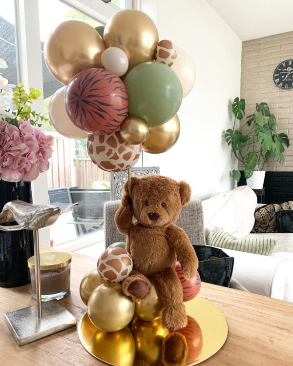 tafel ballonnen decoratie stuk pilaartje met een knuffel beertje