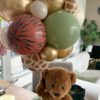 ballonnen decoratie tafel pilaartje met bruin schattig knuffel beertje