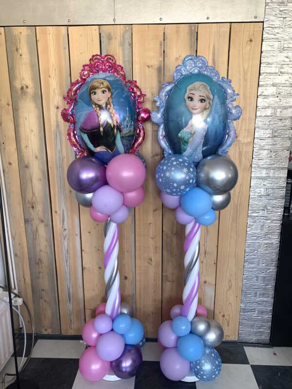 pilaar met een folie ballon erboven op van elza en 1 van anna