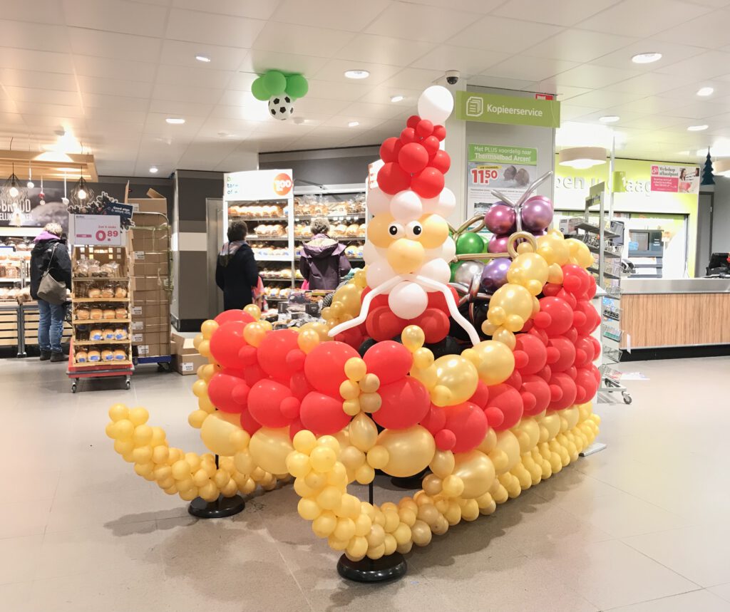 Arrenslee kerstman made off balloons