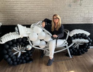 Moterl gemaakt van ballonnen stijl van een shopper in de kleuren zwart zilver met wit