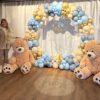 balloonbackground ballonnenachtergrond organic boog met 2 reuzen teddy beren