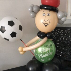Handgemaakte voetbal ballonnenpop Mr Finn voor een verjaardag ⚽🎈