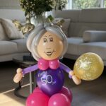 opblaas pop gemaakt van ballonnen sara 50 jaar